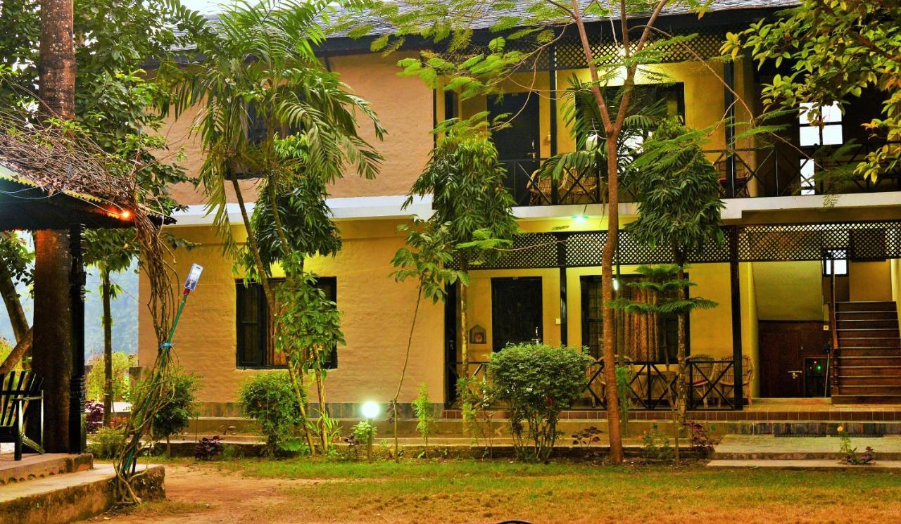 Hotel Parkside & Swimming Pool-Between Greenery And Azure ,Your Perfect Retreat Chitwan Exterior foto