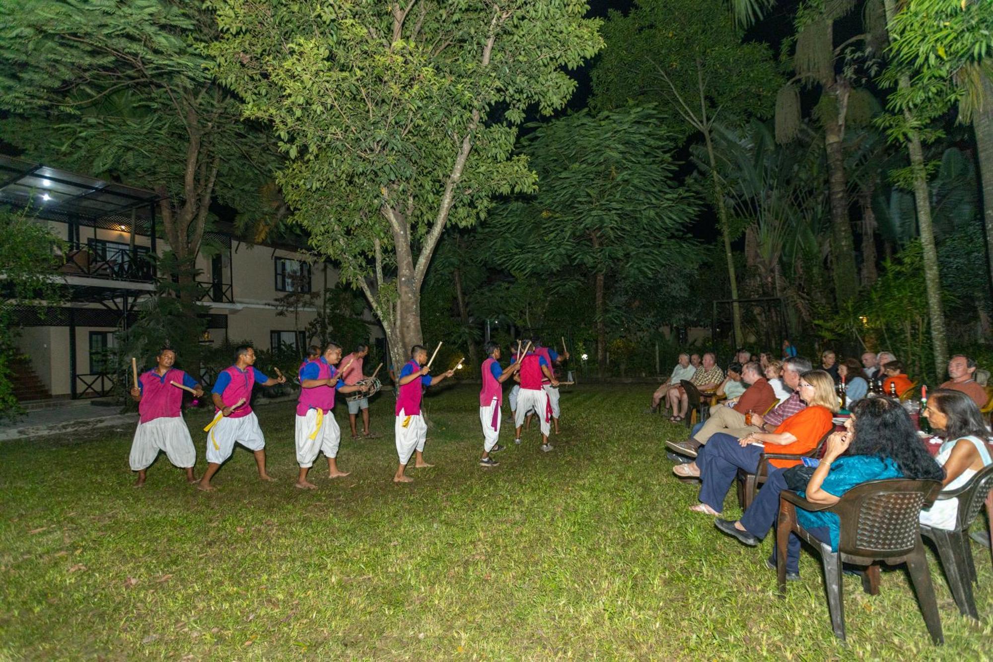 Hotel Parkside & Swimming Pool-Between Greenery And Azure ,Your Perfect Retreat Chitwan Exterior foto