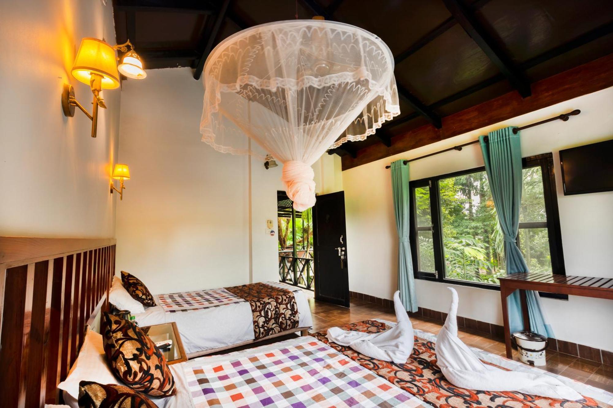 Hotel Parkside & Swimming Pool-Between Greenery And Azure ,Your Perfect Retreat Chitwan Exterior foto