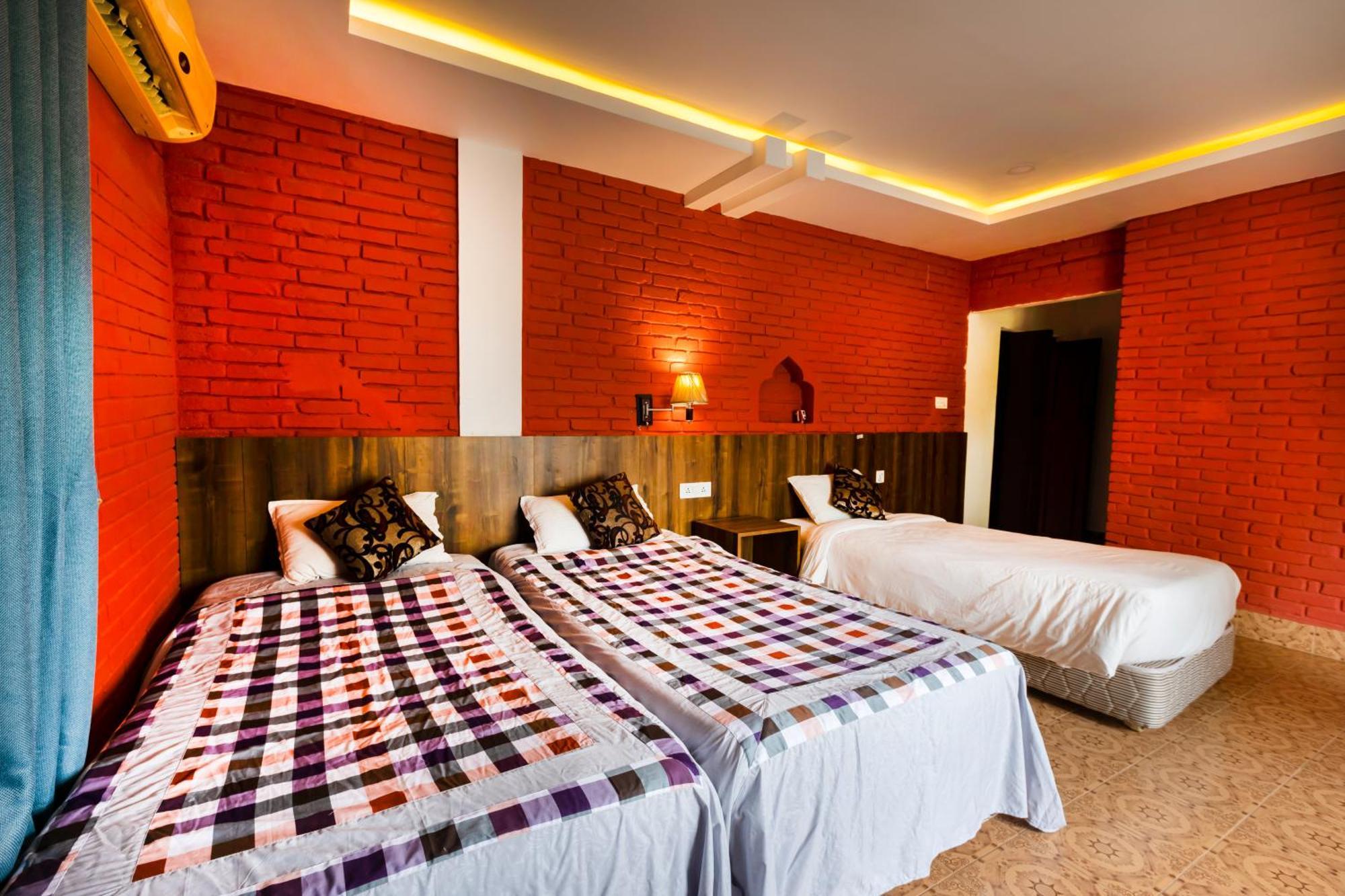 Hotel Parkside & Swimming Pool-Between Greenery And Azure ,Your Perfect Retreat Chitwan Exterior foto