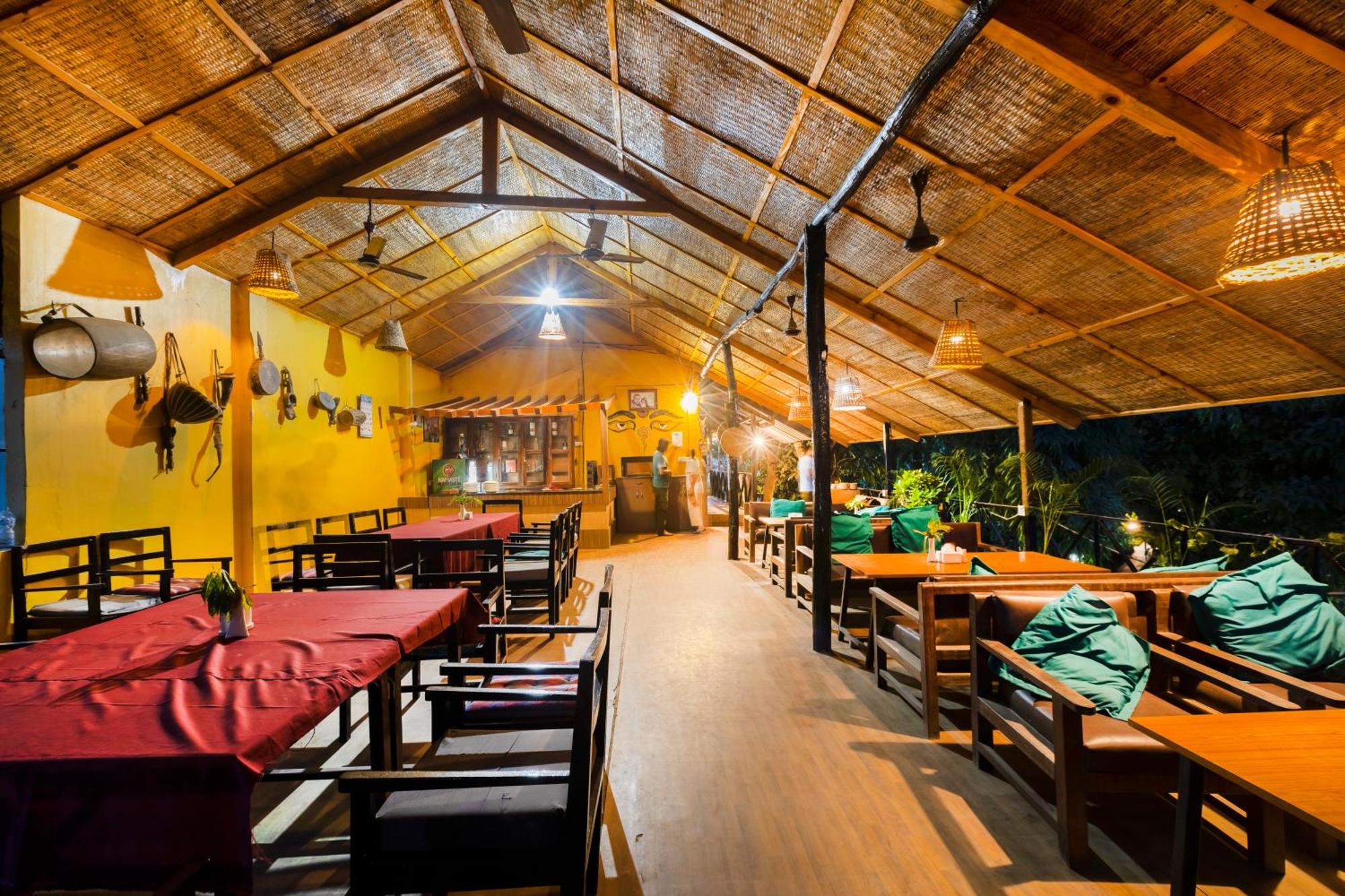Hotel Parkside & Swimming Pool-Between Greenery And Azure ,Your Perfect Retreat Chitwan Exterior foto